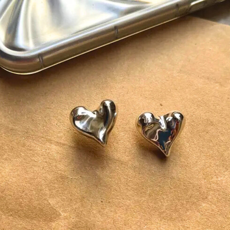 Dun’s Treasure Silver Heart Stud Earrings