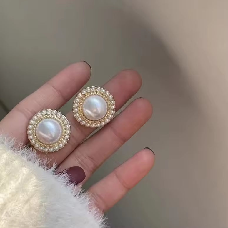 Retro Round Pearl Earrings – Vintage-Inspired Elegance