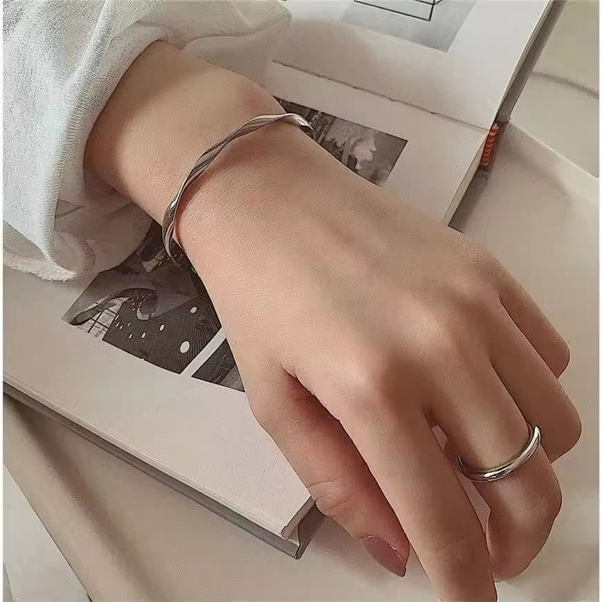 Mobius Twist Bangle Bracelet (Silver) – Sleek Minimalist Jewelry for Men & Women