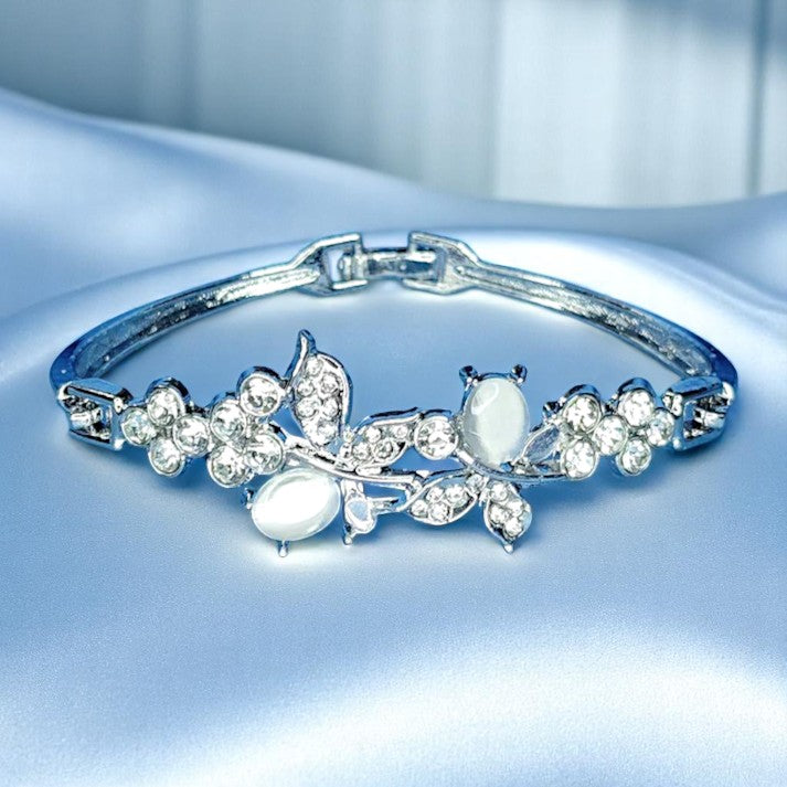 Dun’s Treasure Elegant Butterfly and Pearl Bracelet