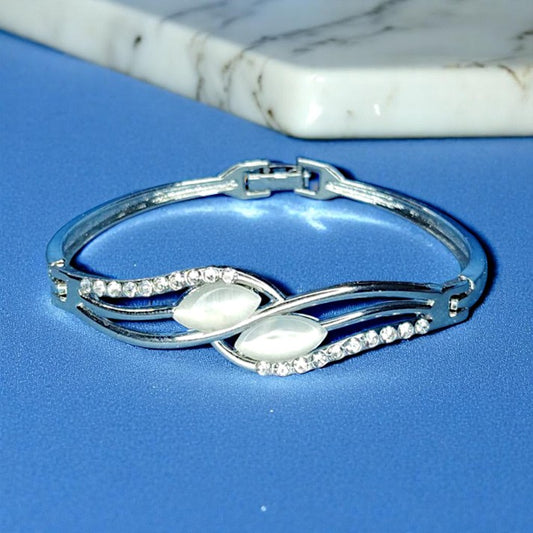 Dun’s Treasure Crystal Wave Silver Bracelet