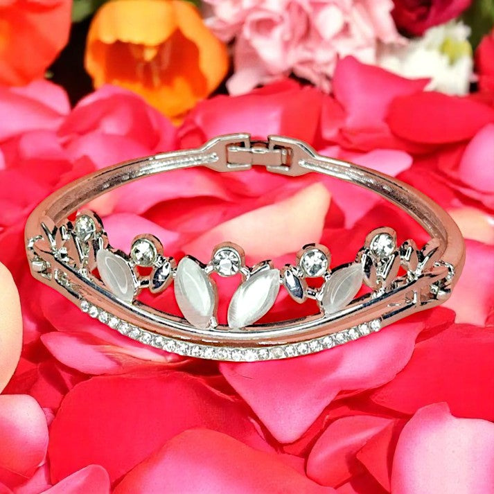 Dun’s Treasure Delicate Crystal Butterfly Bracelet