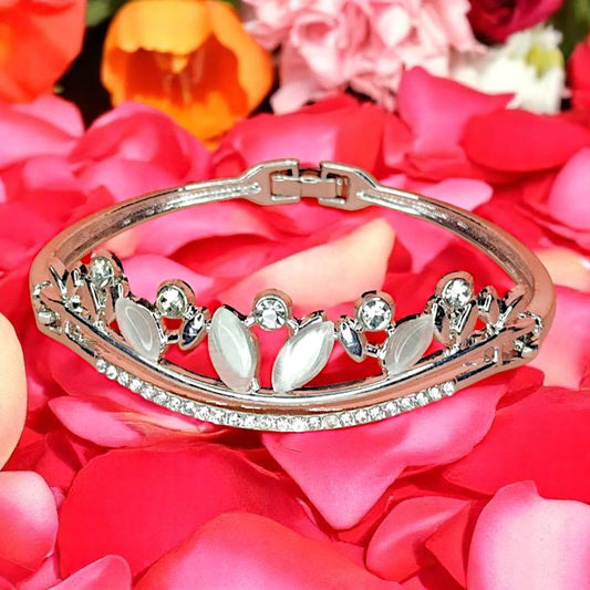 Dun’s Treasure Delicate Crystal Butterfly Bracelet