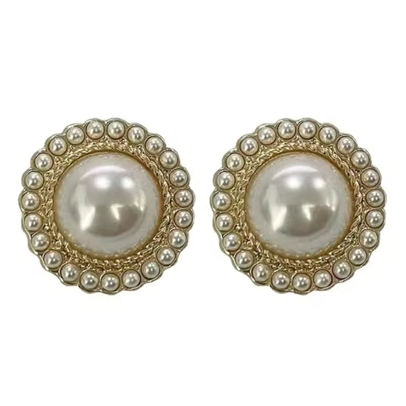 Retro Round Pearl Earrings – Vintage-Inspired Elegance