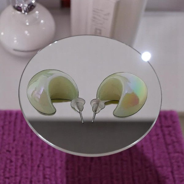 Dun’s Treasure Green Glow Crescent Earrings