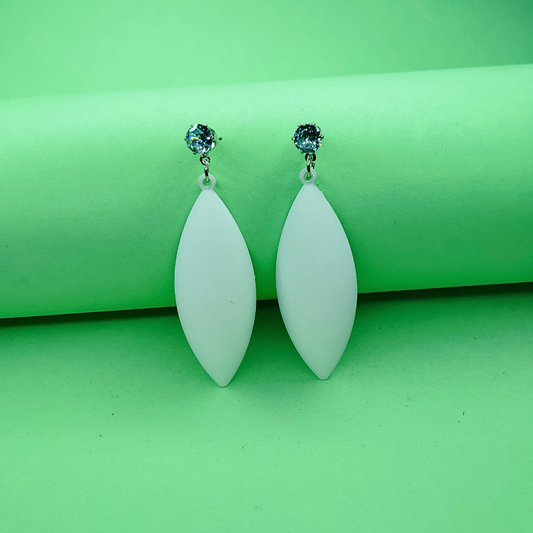 Dun’s Treasure White Matte Drop Earrings