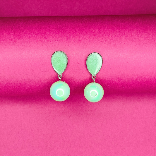 Dun’s Treasure Green Pearl Dangle Earrings